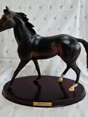 2002 Breyer Chesterfield Horse Sculpture #8130 w/ Wood Base and Box